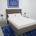 ⁦هيكل سرير منجد بالمخمل البني – رويال من ميديكال سليب⁩ - الصورة ⁦4⁩