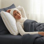 ⁦مخدة نوم بخط ذهبي مزدوج 100% قطن - 1500 جرام⁩ - الصورة ⁦2⁩