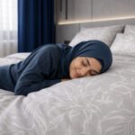 ⁦مفرش سرير بريميوم فاخر 10 قطع – مايكروفايبر ناعم بتصميم عصري هادئ⁩ - الصورة ⁦4⁩